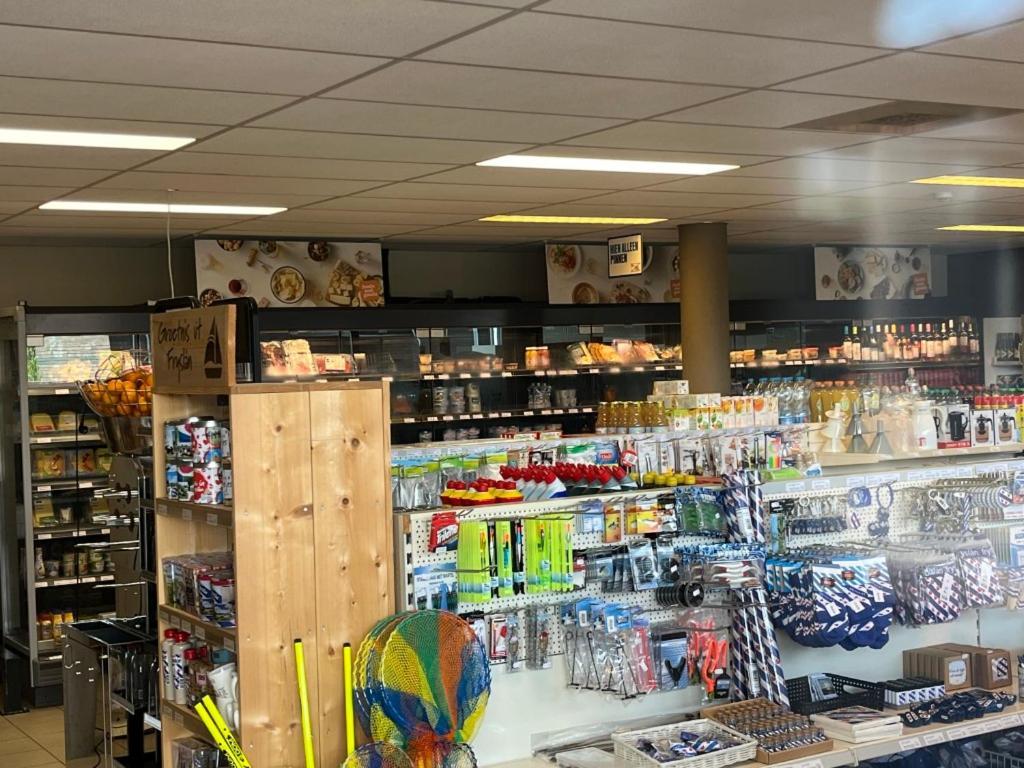 Ervaar 'Fryske Weelde' Op Vijf Sterren Vakantiepark De Kuilart Koudum Exterior photo